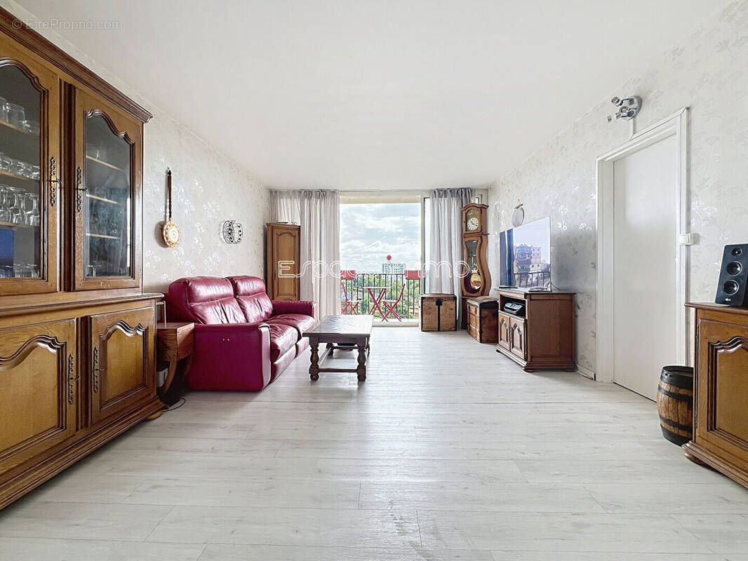 Appartement à MONT-SAINT-AIGNAN