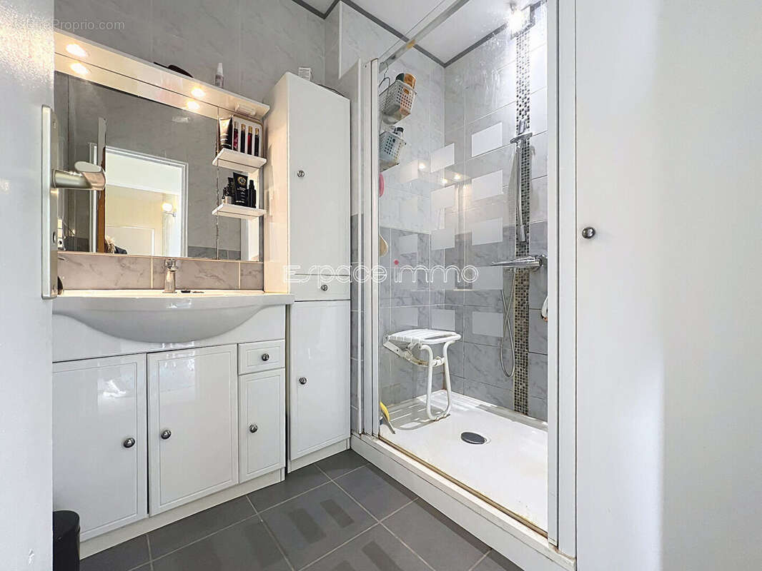 Appartement à MONT-SAINT-AIGNAN