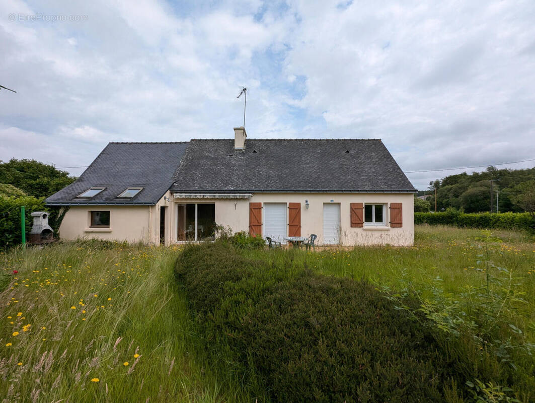 Maison façade - Maison à PLOERDUT