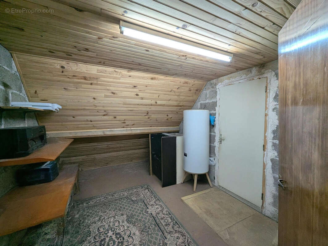 Pièce chauffe eau - Maison à PLOERDUT