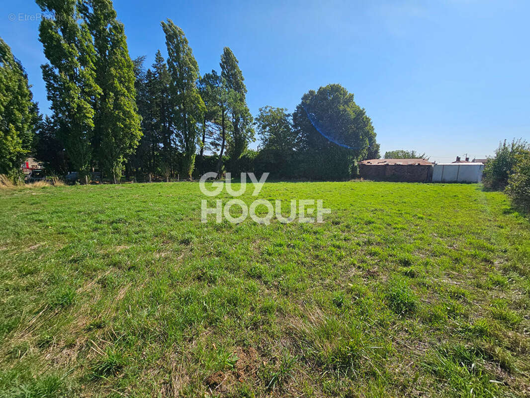 Terrain à FOUSSAIS-PAYRE
