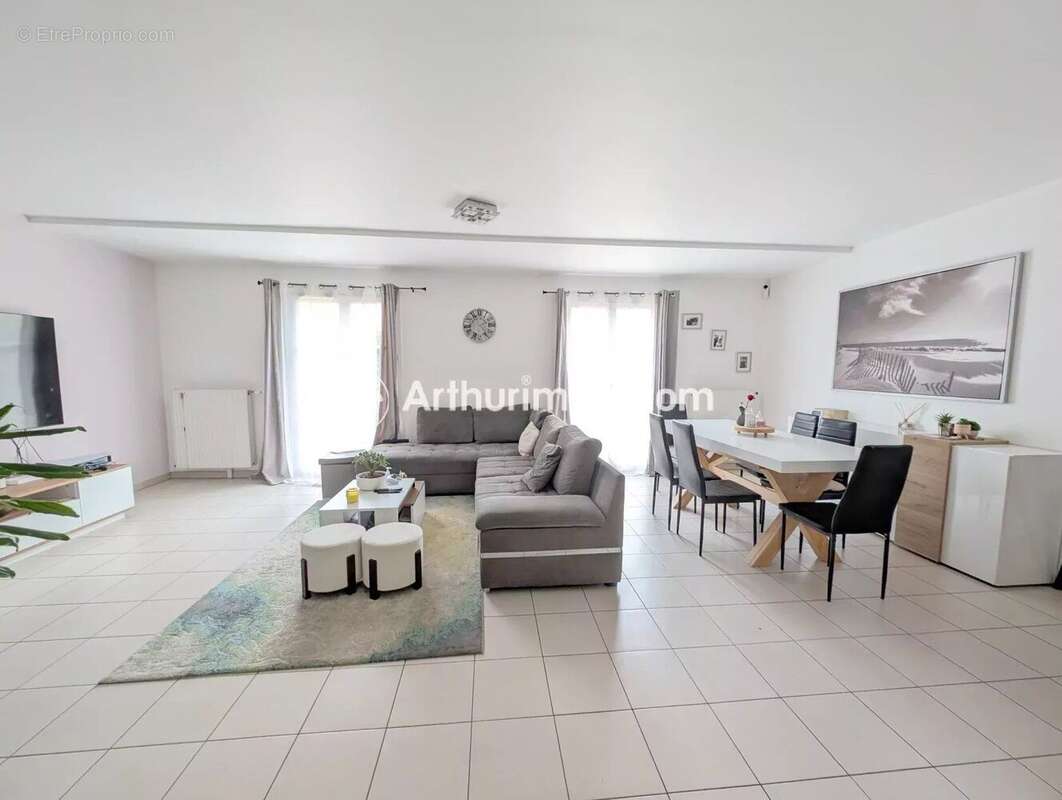 Maison à SAVIGNY-LE-TEMPLE