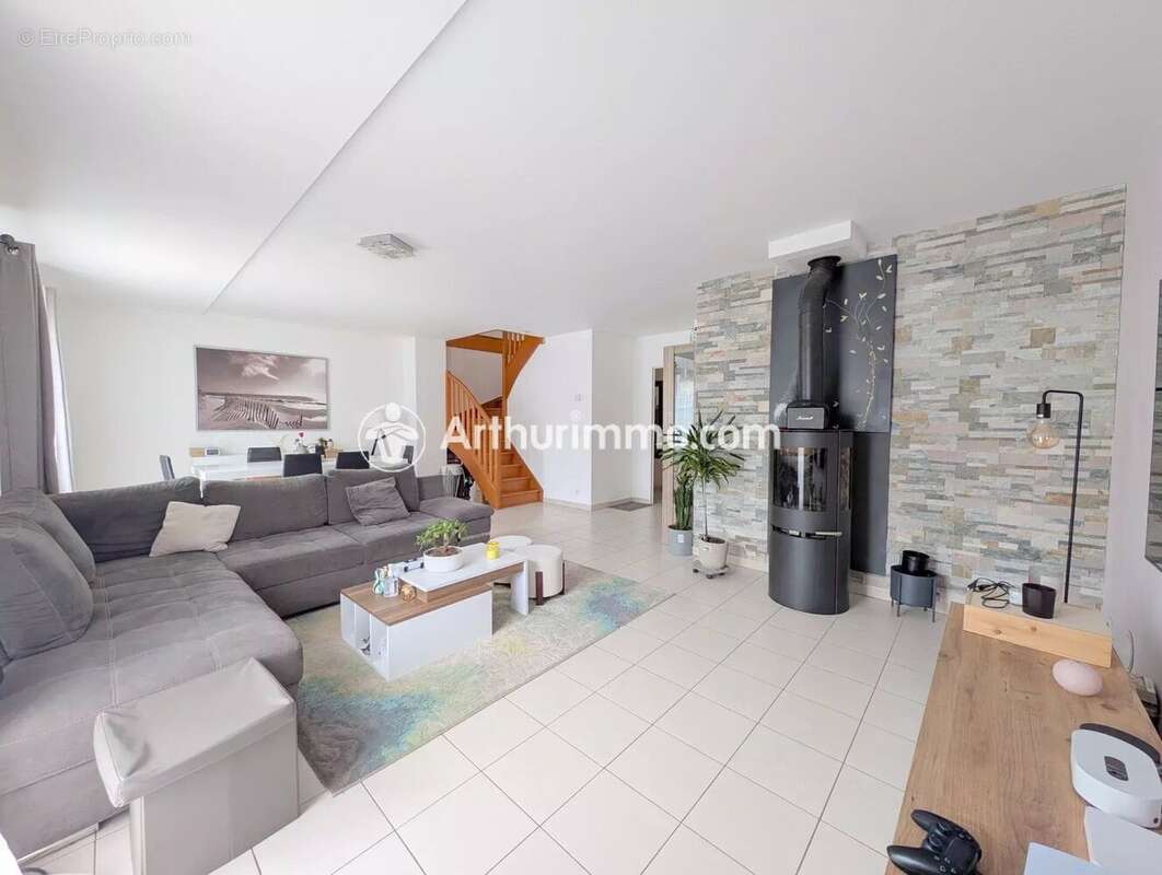 Maison à SAVIGNY-LE-TEMPLE