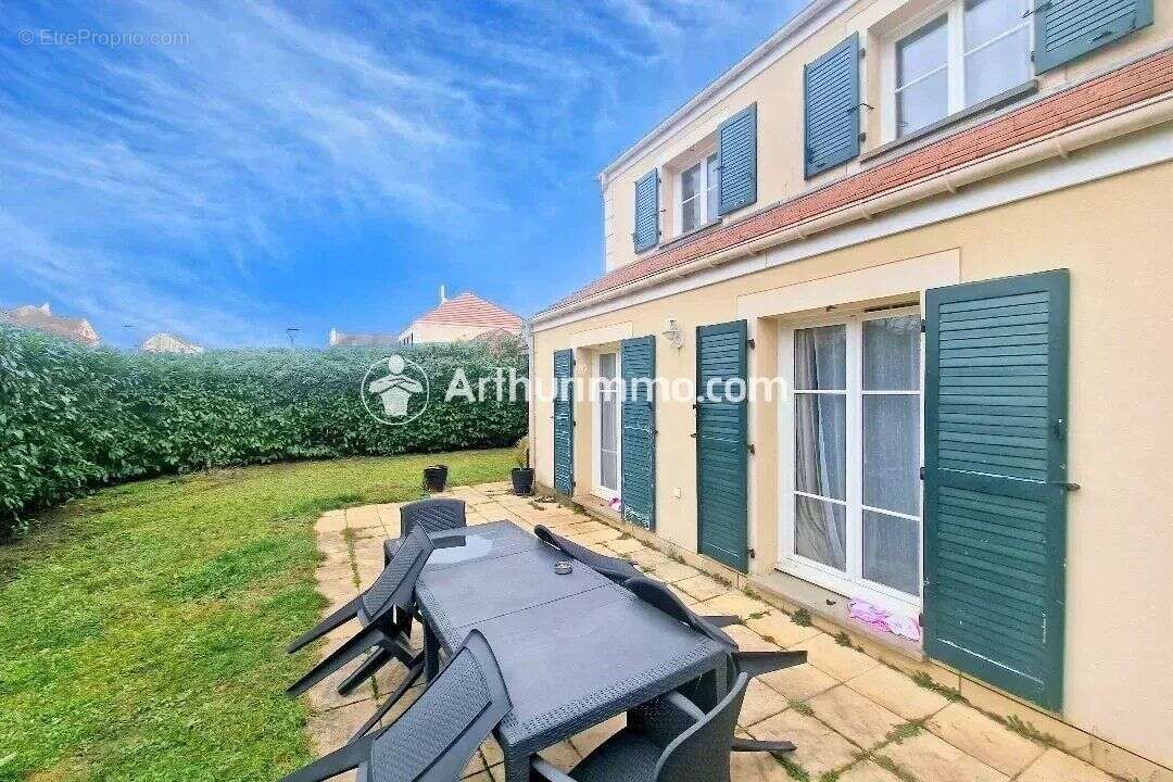 Maison à SAVIGNY-LE-TEMPLE