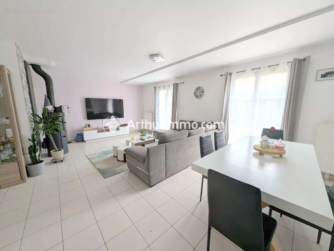 Maison à SAVIGNY-LE-TEMPLE