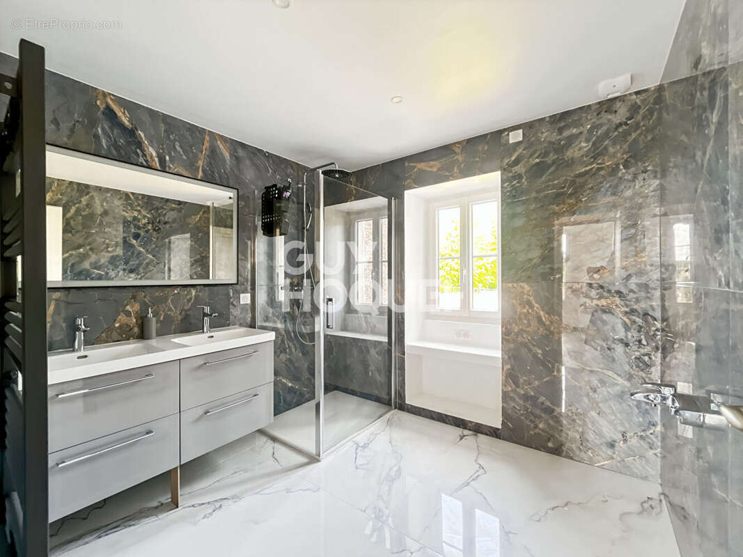 Maison à VERNEUIL-L&#039;ETANG