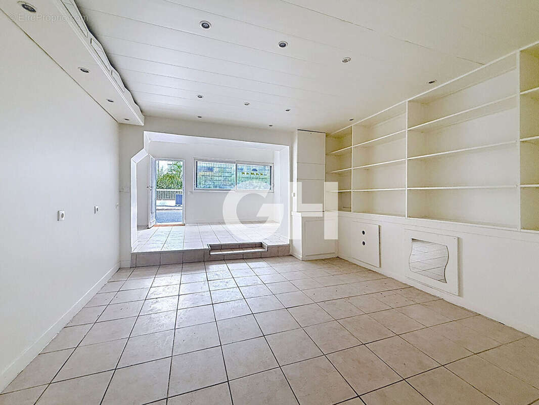 Commerce à PARIS-20E