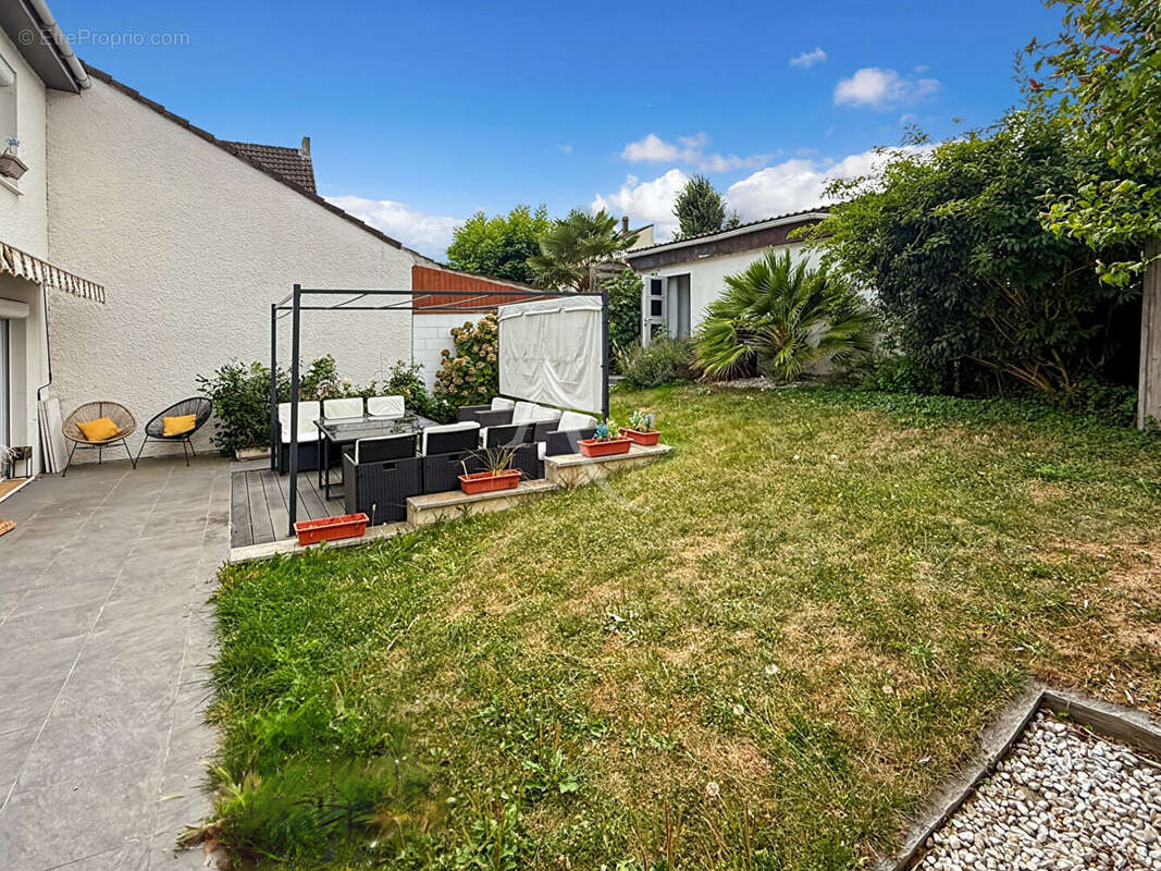 Maison à JOUY-LE-MOUTIER