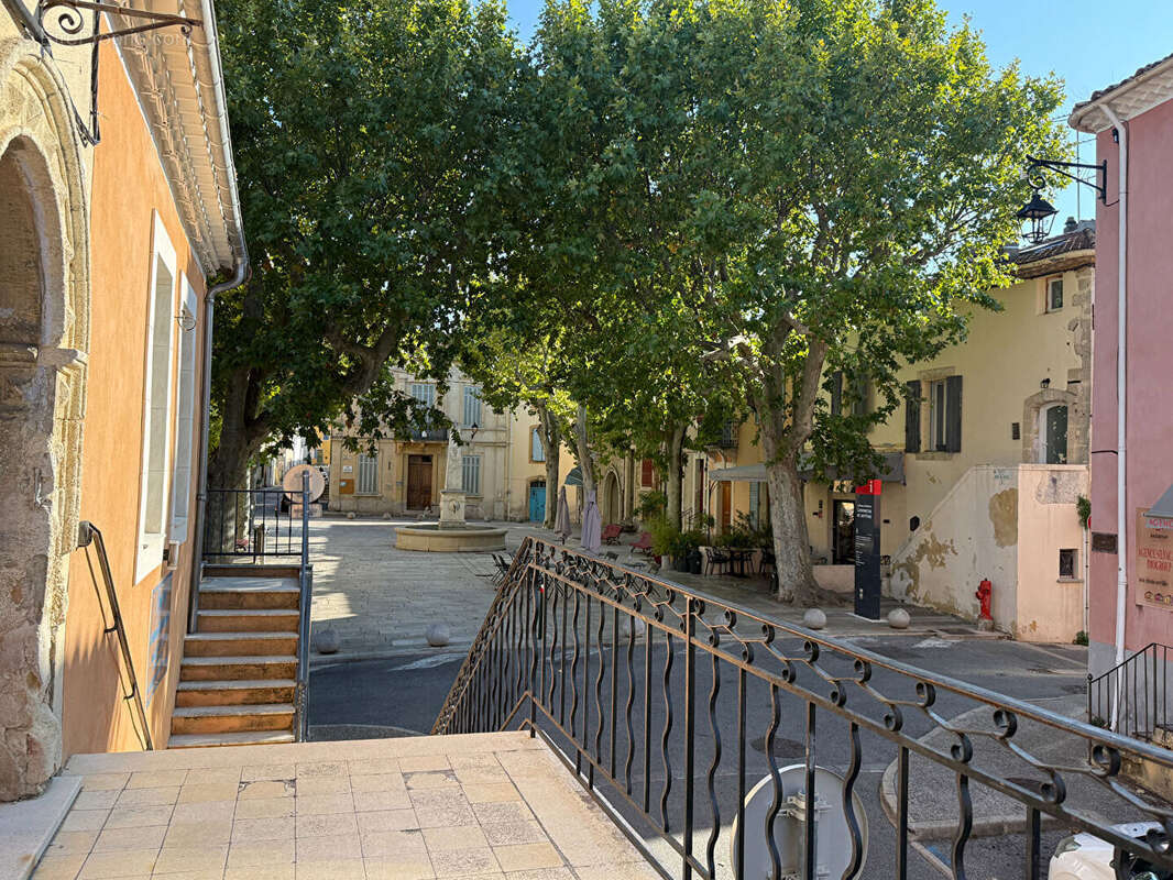 Appartement à LA ROQUE-D&#039;ANTHERON