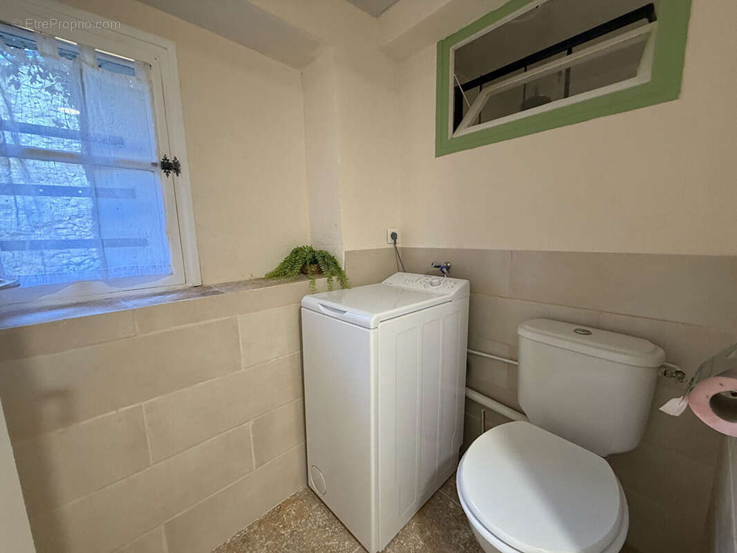 Appartement à LA ROQUE-D&#039;ANTHERON