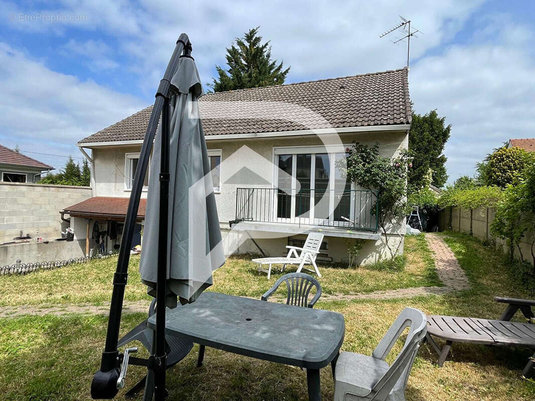 Maison à LIMEIL-BREVANNES