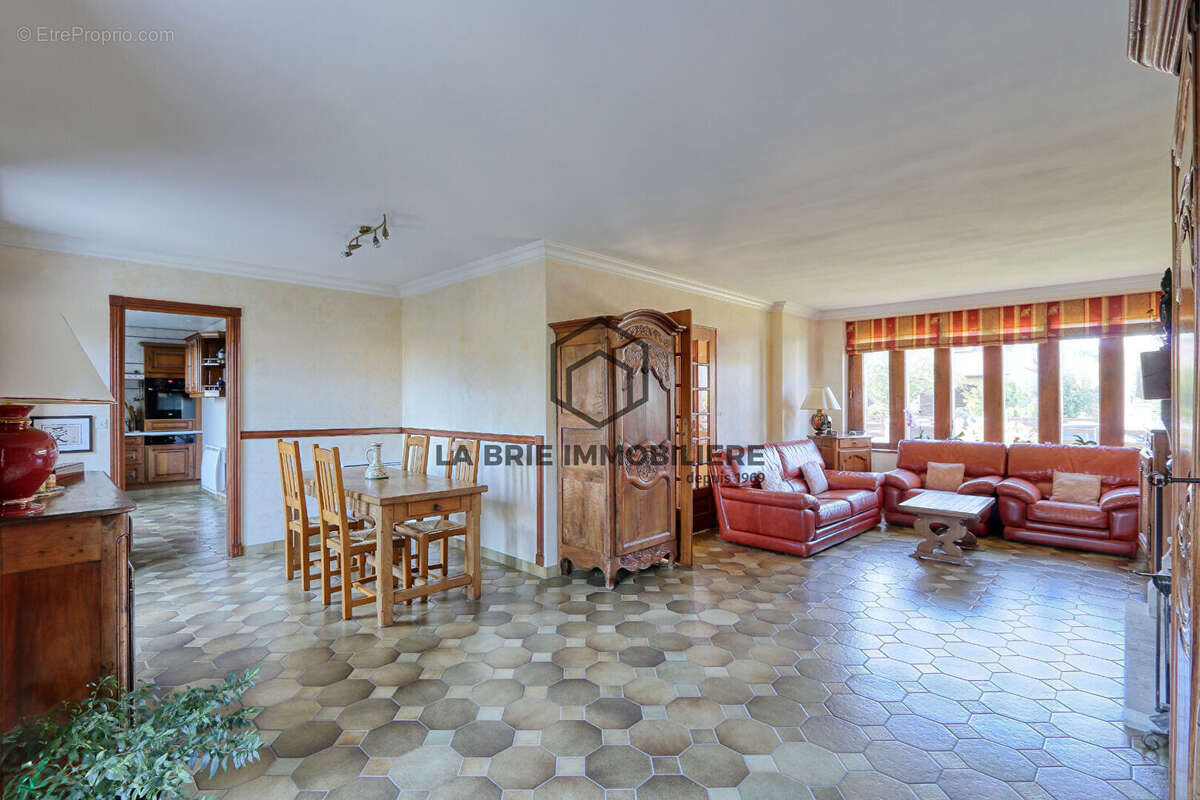 Maison à VILLECRESNES