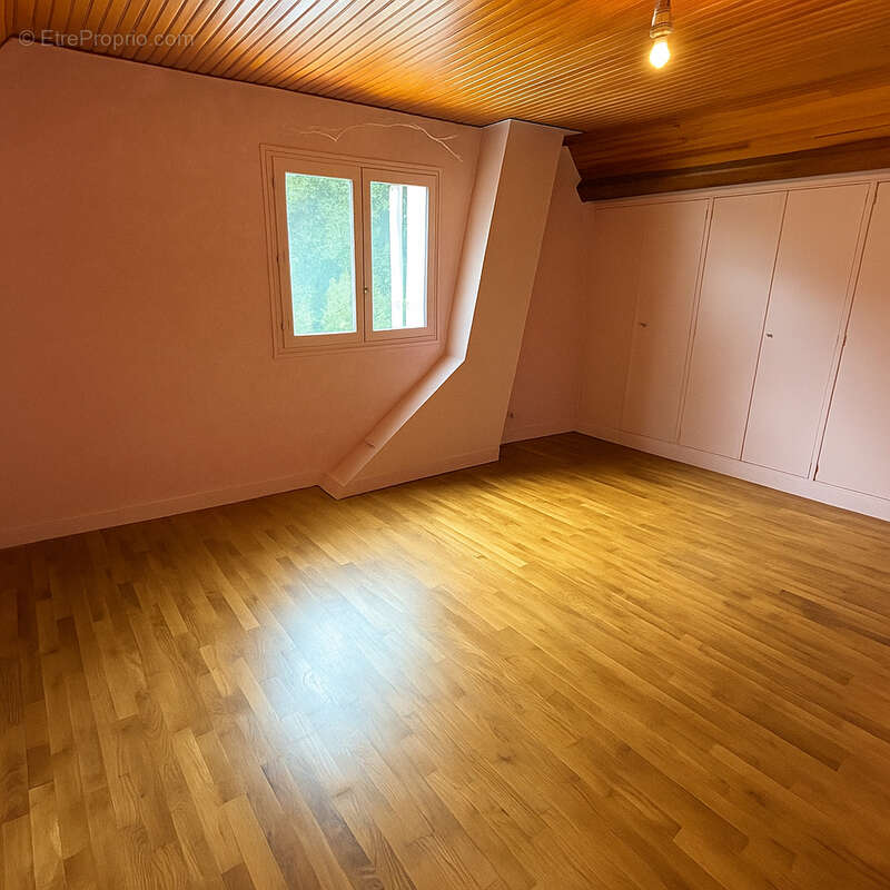 Maison à THIERS-SUR-THEVE