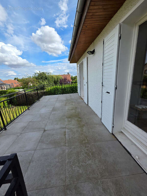 Maison à CREVECOEUR-LE-GRAND