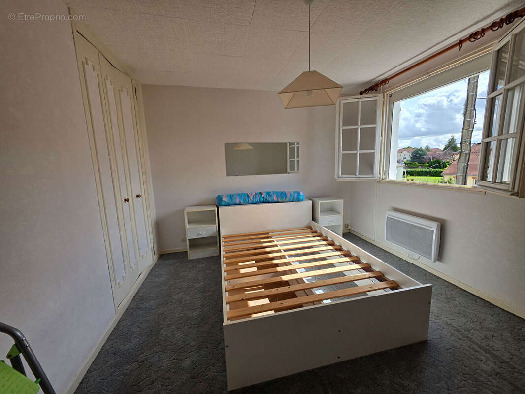 Maison à CREVECOEUR-LE-GRAND