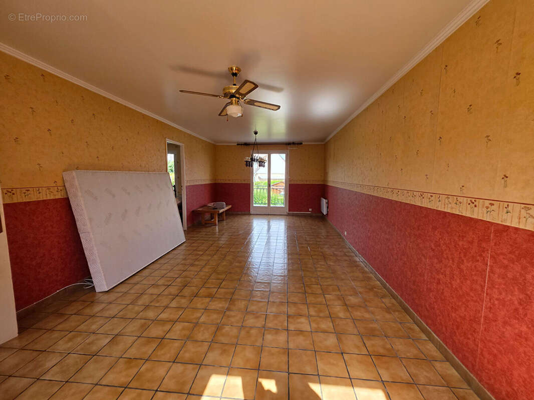 Maison à CREVECOEUR-LE-GRAND