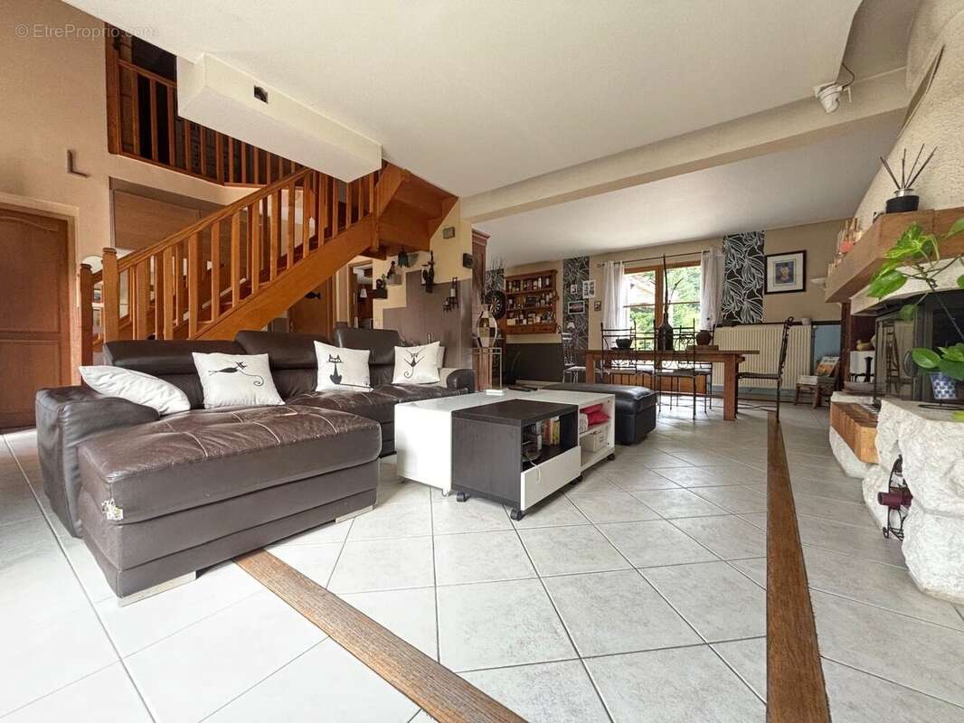 Maison à SAINT-PIERRE-DU-PERRAY