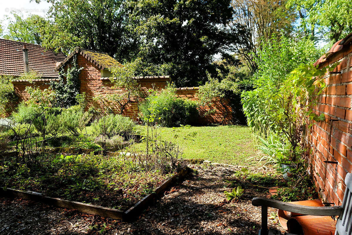 Commerce à POUILLY-EN-AUXOIS