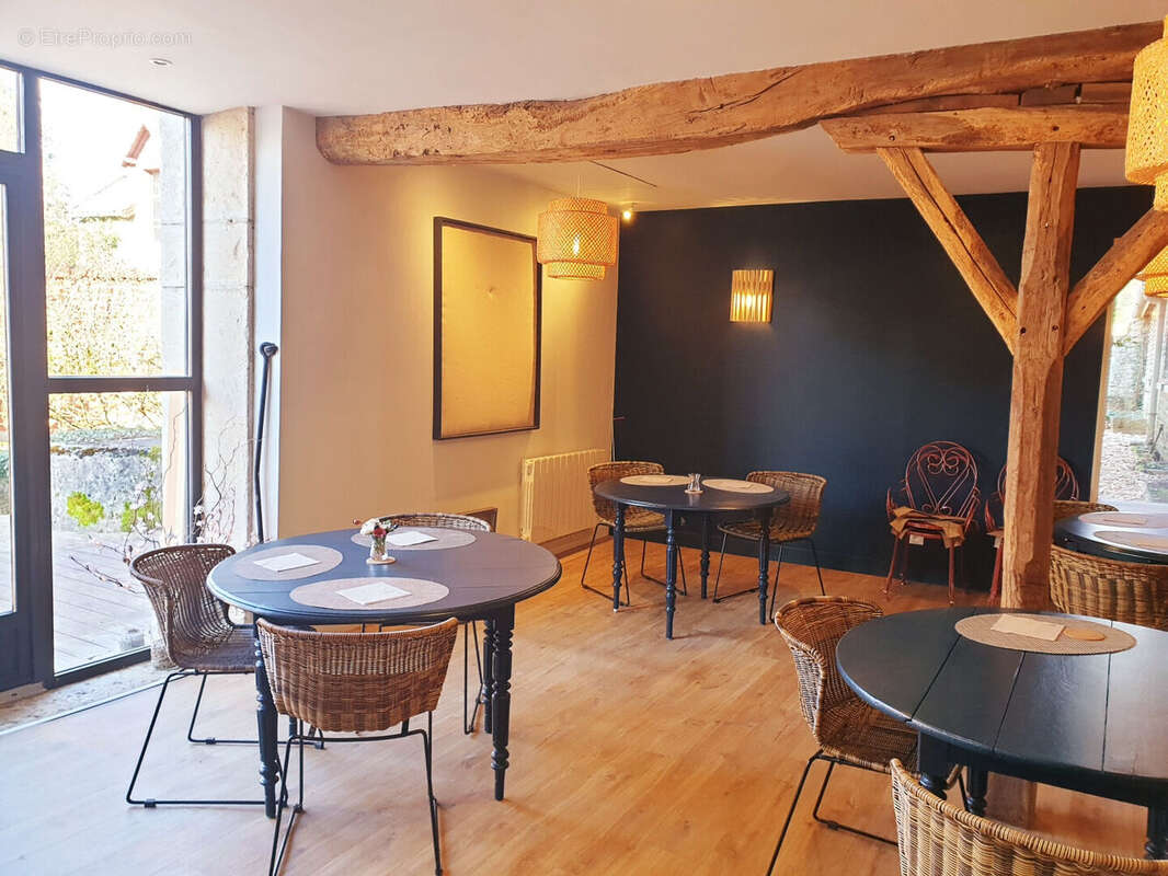 Commerce à POUILLY-EN-AUXOIS