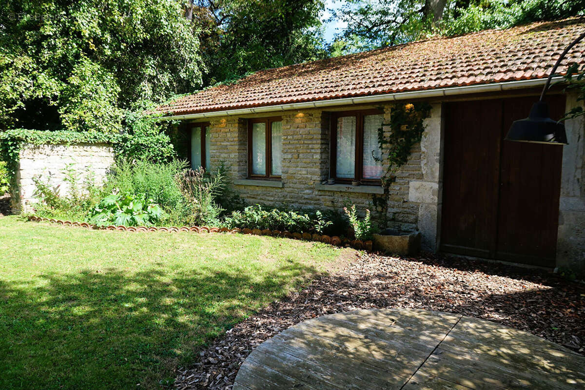 Commerce à POUILLY-EN-AUXOIS