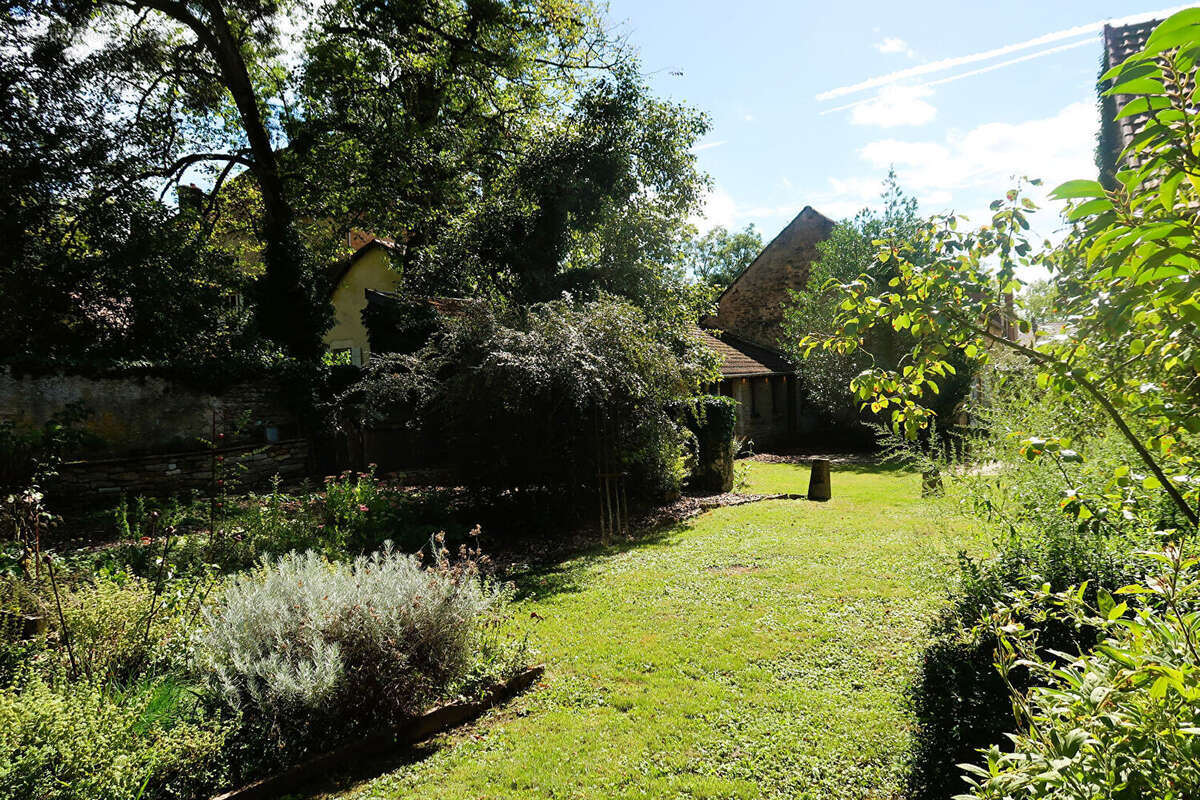 Commerce à POUILLY-EN-AUXOIS