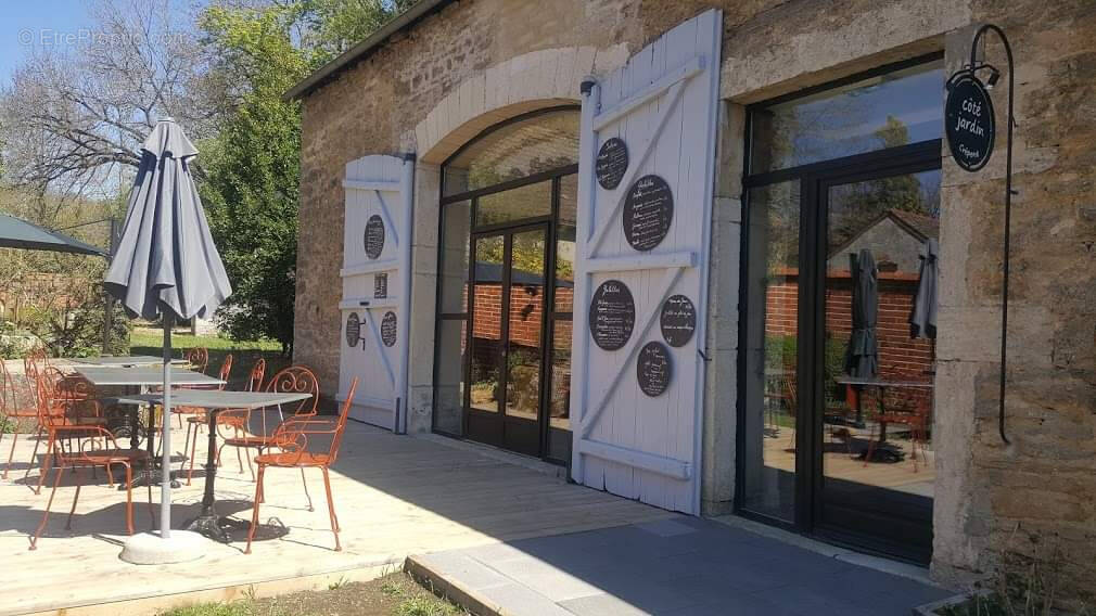 Commerce à POUILLY-EN-AUXOIS