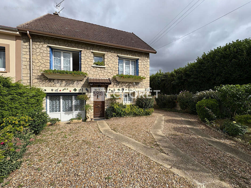 Maison à LES MUREAUX