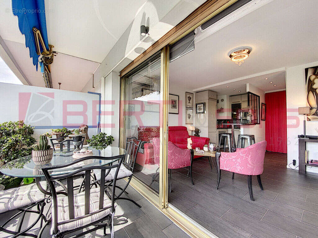 Appartement à MANDELIEU-LA-NAPOULE