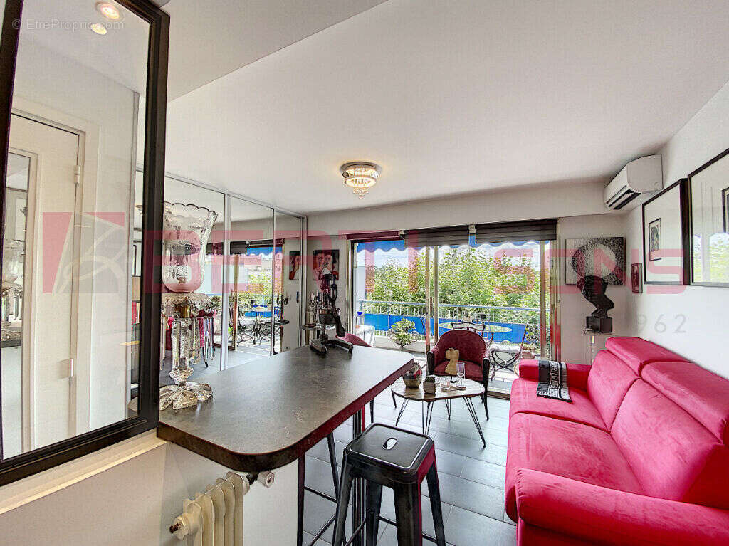 Appartement à MANDELIEU-LA-NAPOULE