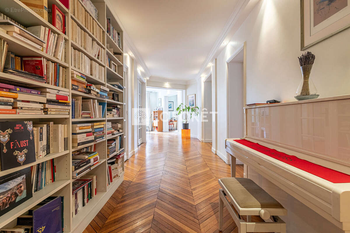 Appartement à PARIS-16E