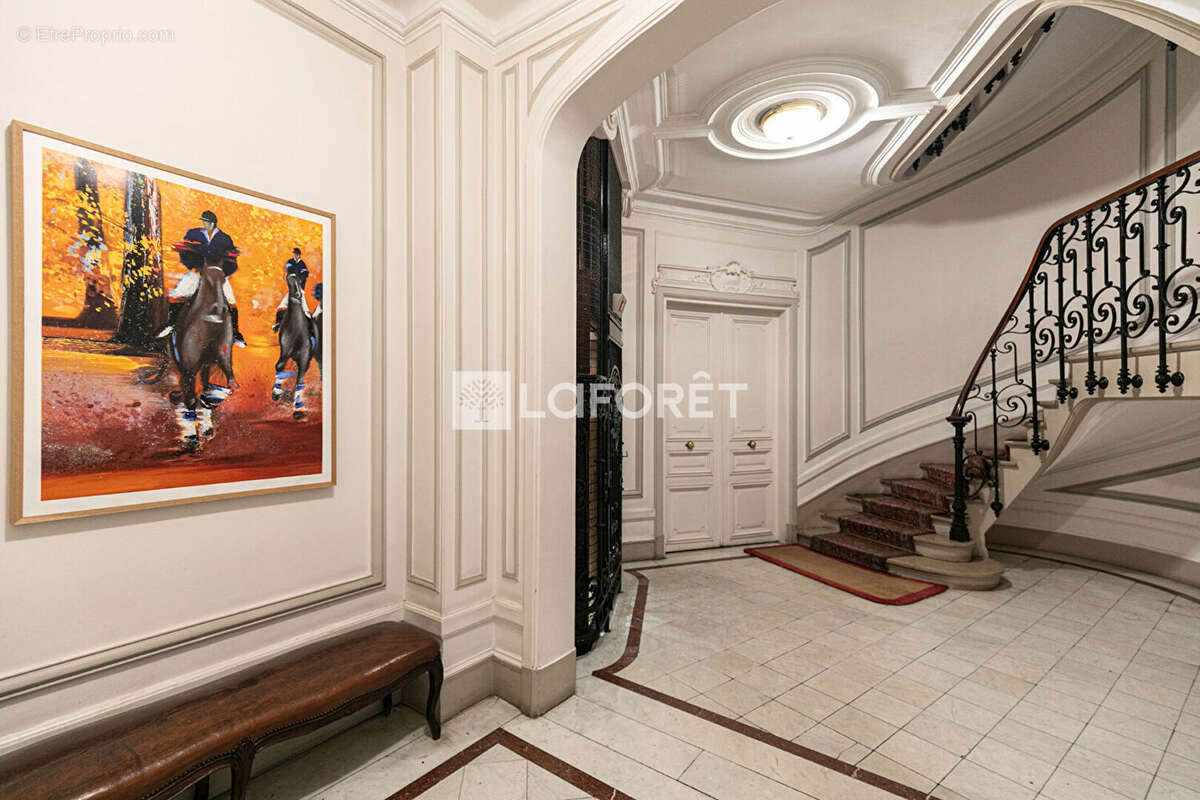 Appartement à PARIS-16E