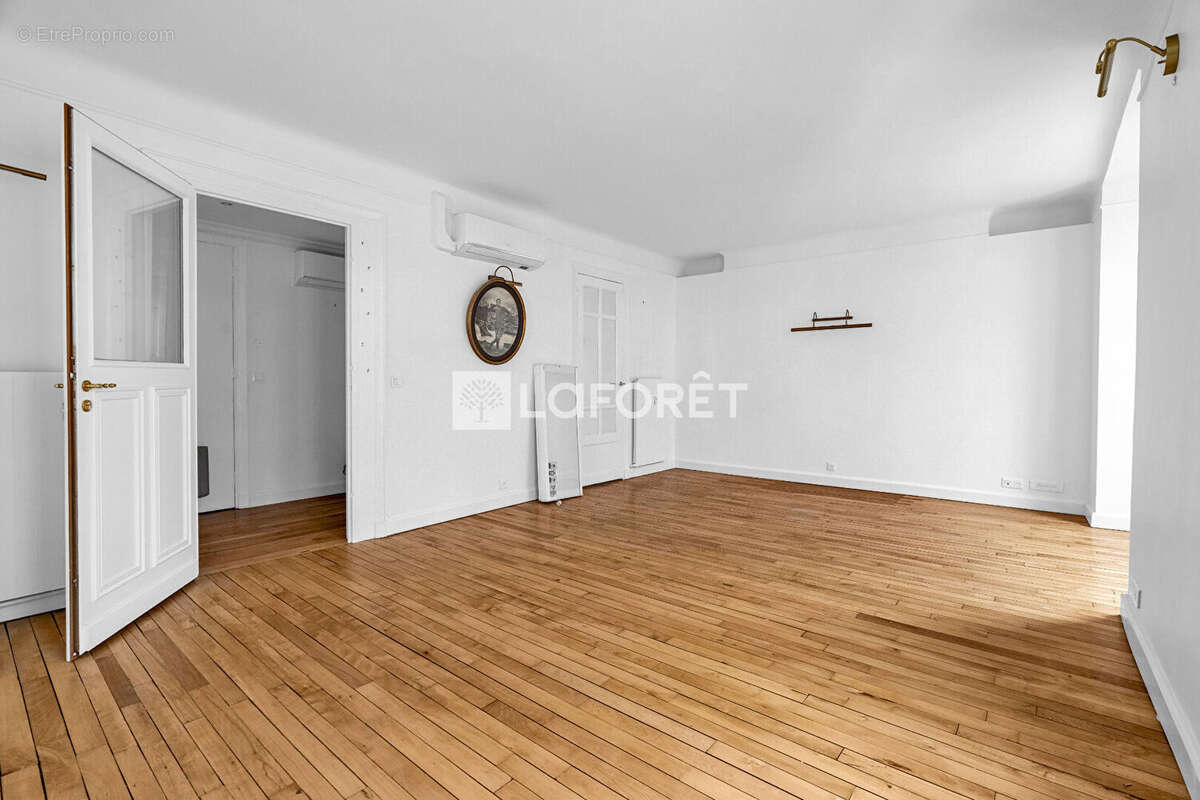 Appartement à PARIS-16E