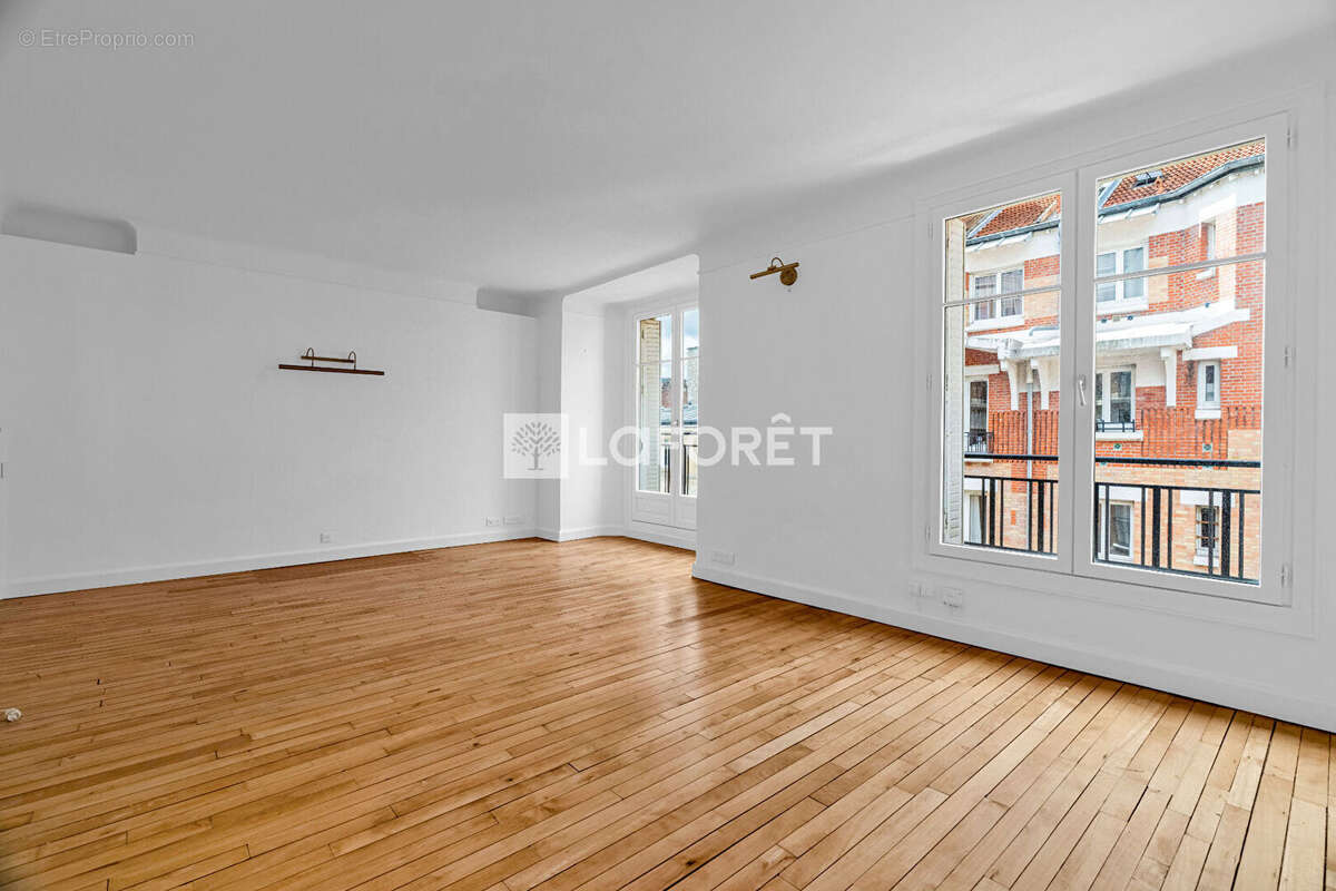 Appartement à PARIS-16E