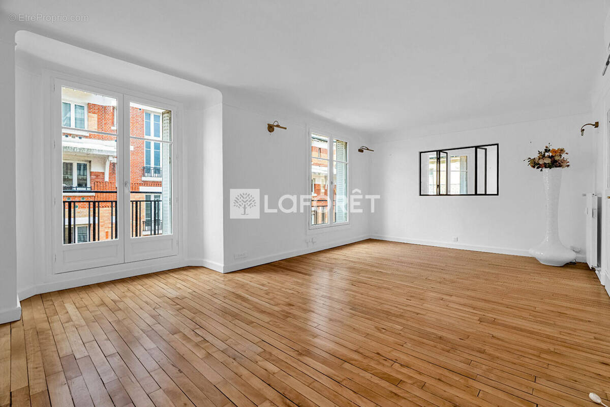 Appartement à PARIS-16E