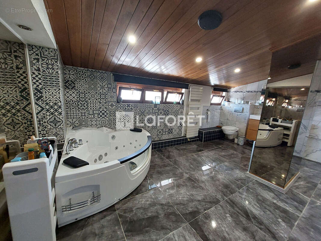 Maison à AUDUN-LE-TICHE