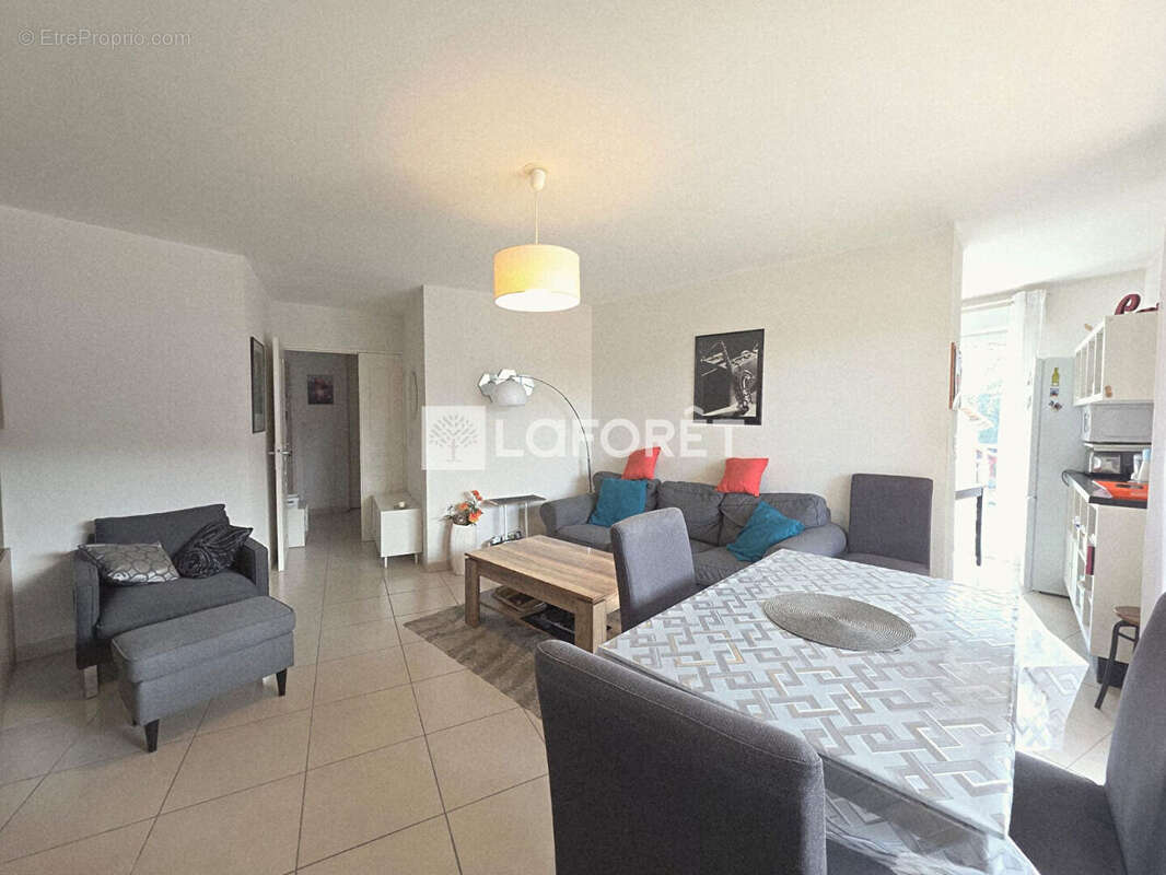 Appartement à MEYZIEU