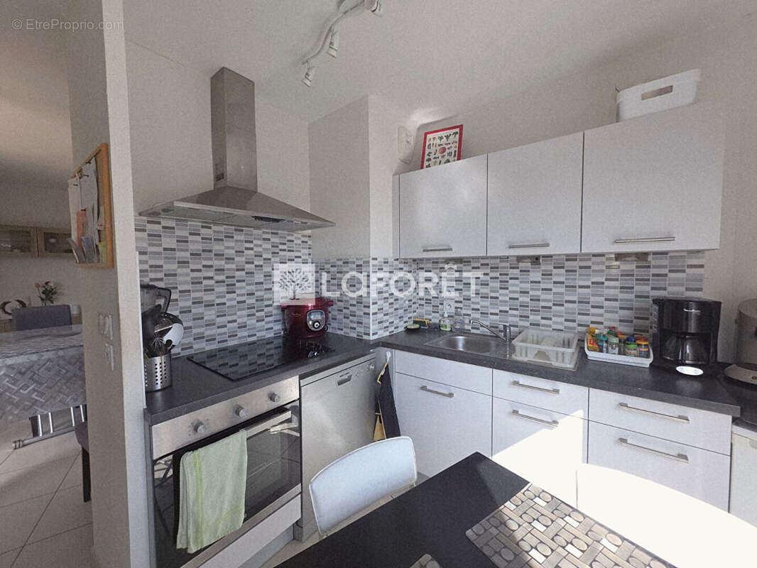 Appartement à MEYZIEU