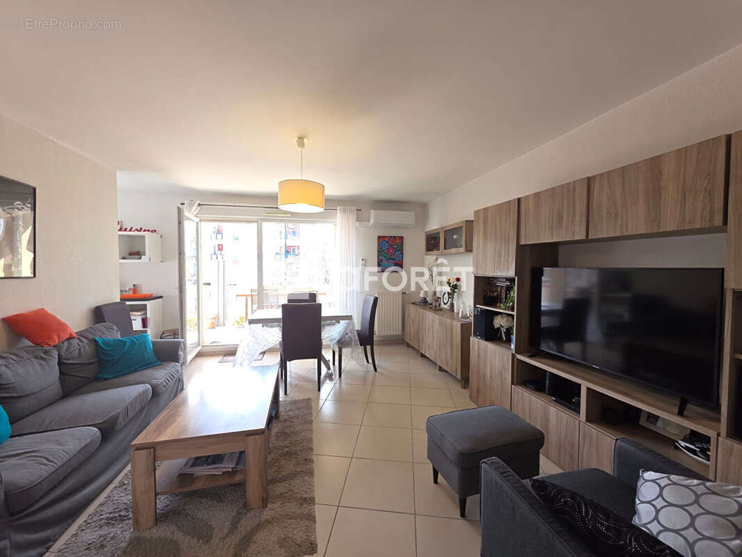 Appartement à MEYZIEU