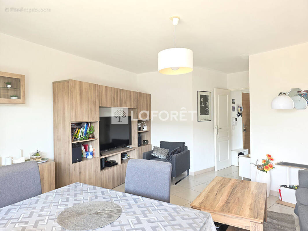 Appartement à MEYZIEU