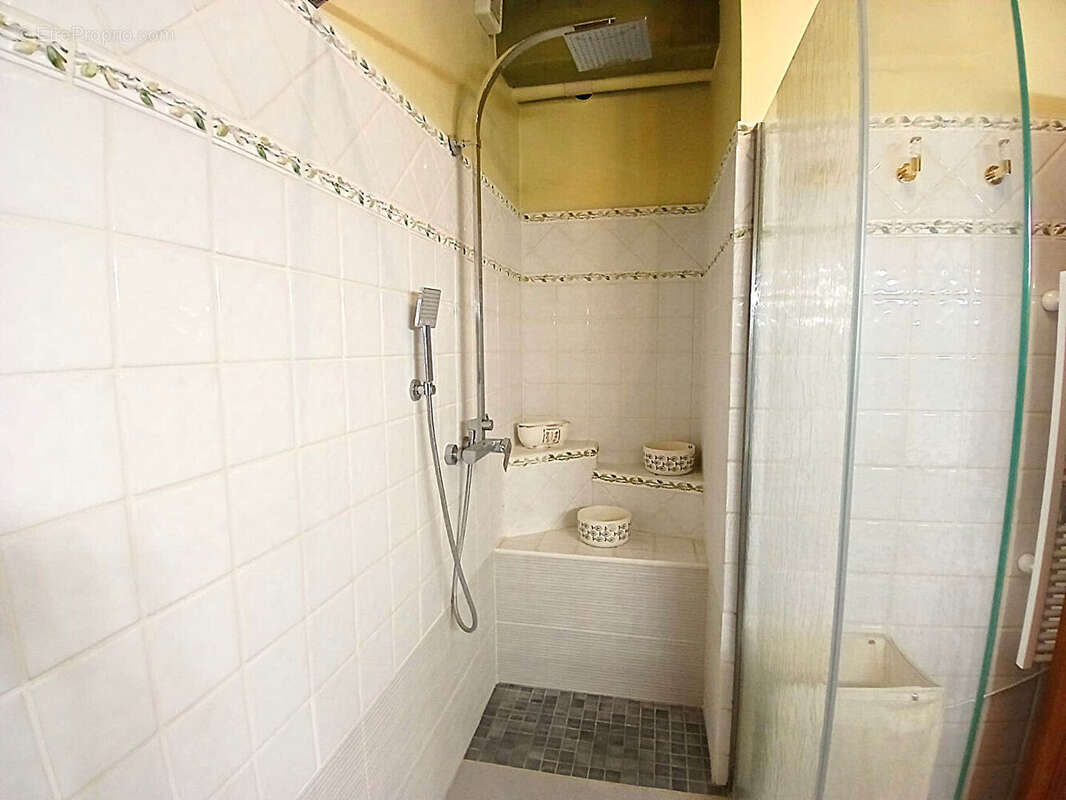 Appartement à SENAS