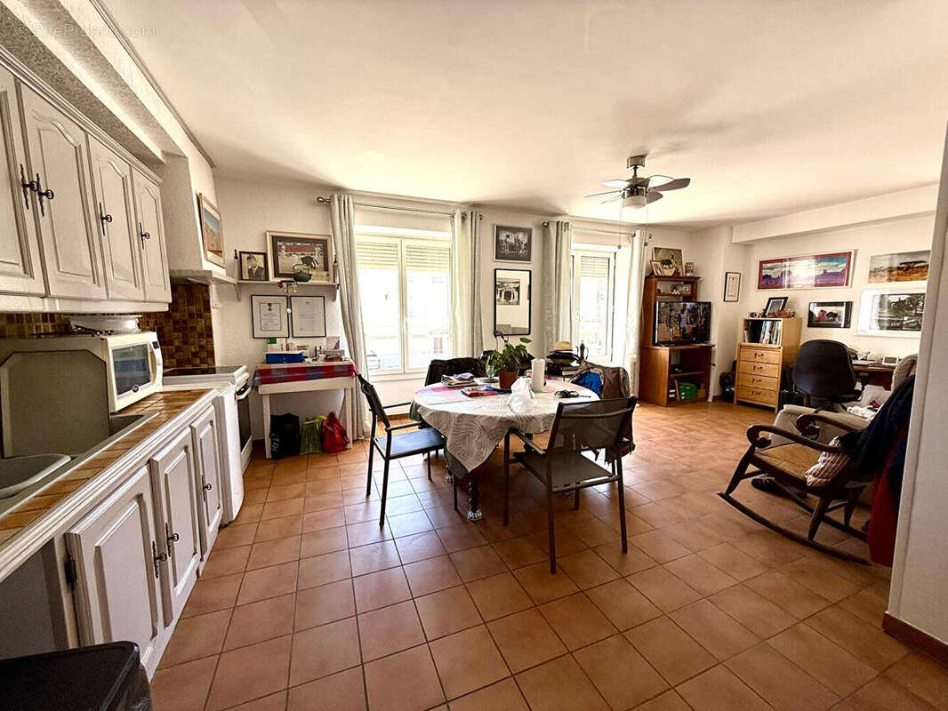 Appartement à SENAS