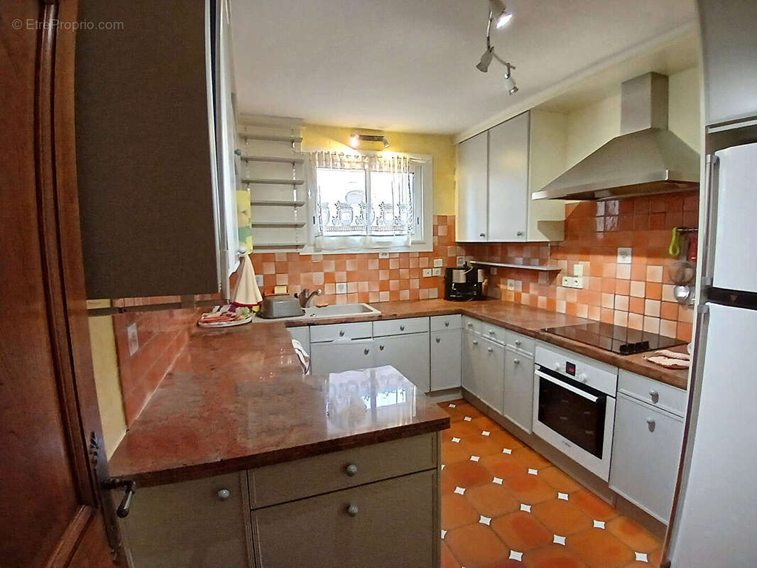 Appartement à SENAS