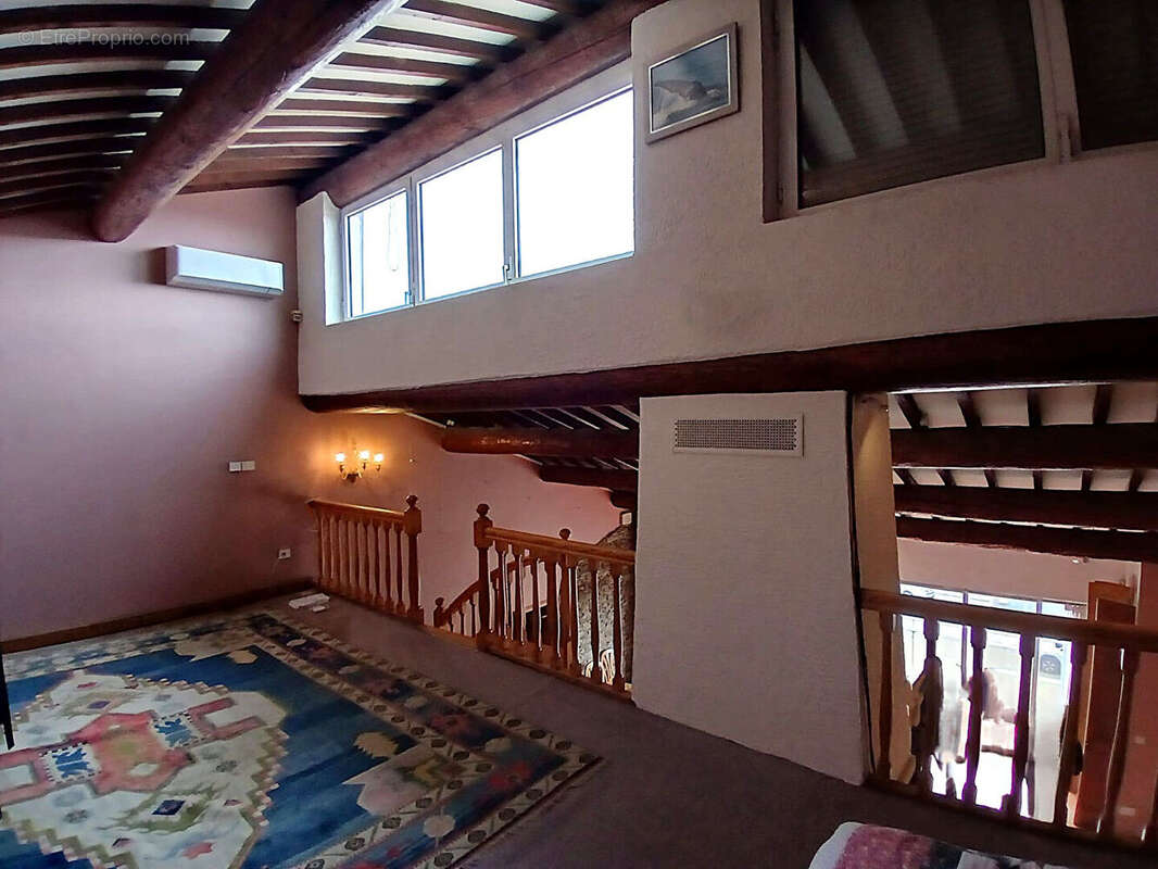 Appartement à SENAS