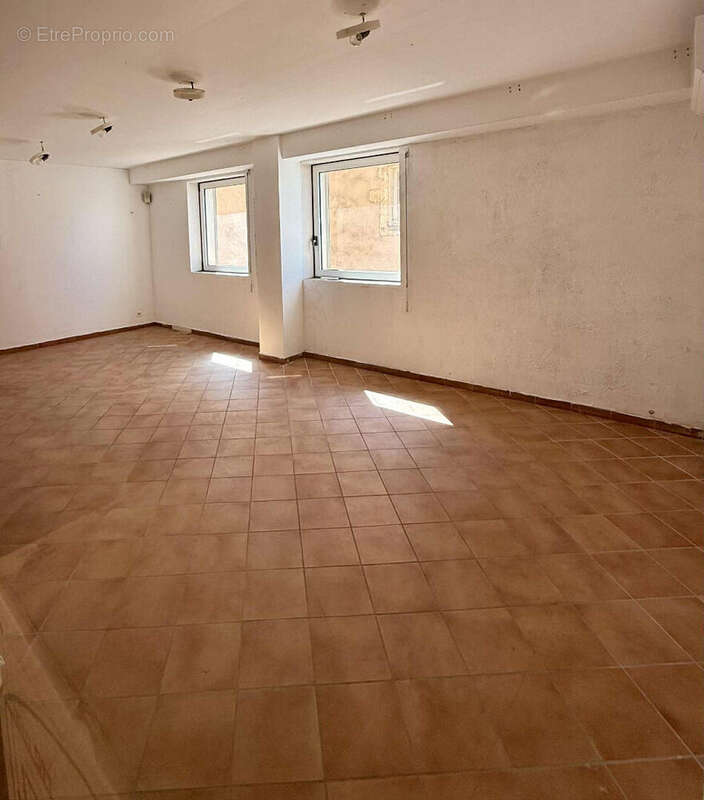 Appartement à SENAS
