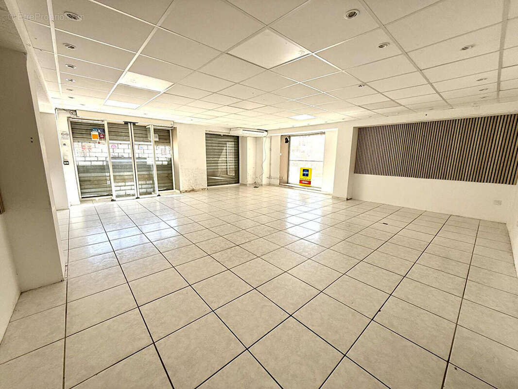 Appartement à SENAS