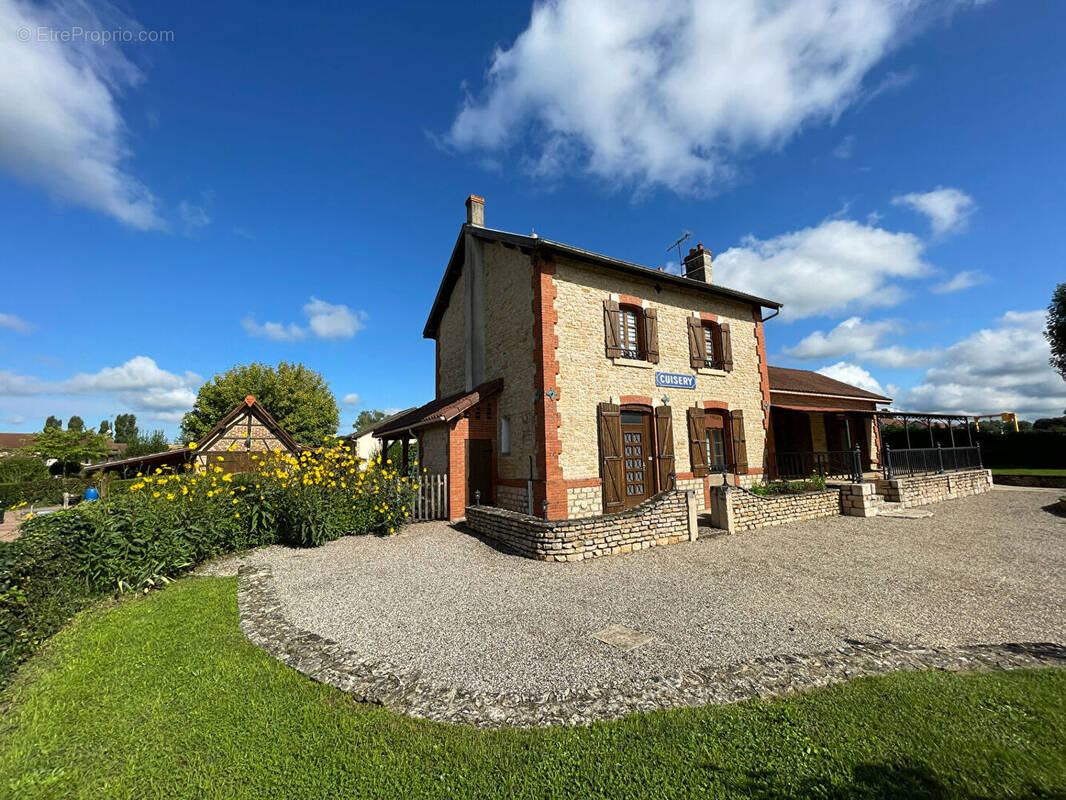 Maison à CUISERY