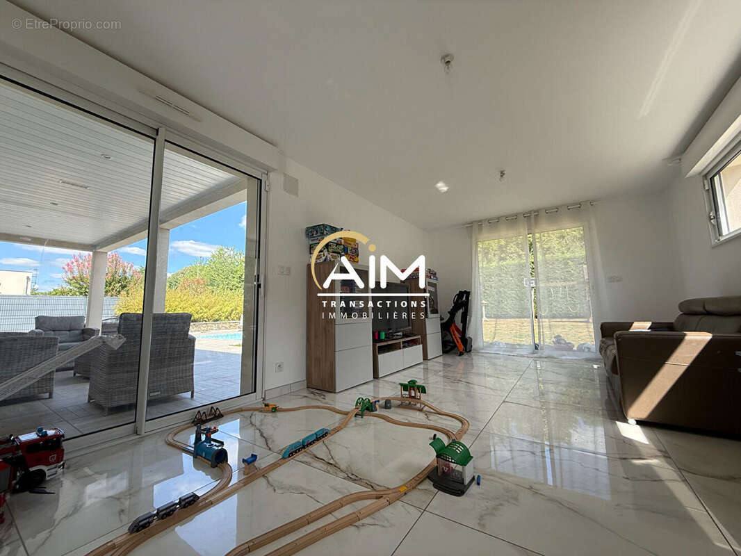 Maison à SAINT-CYR-SUR-LOIRE