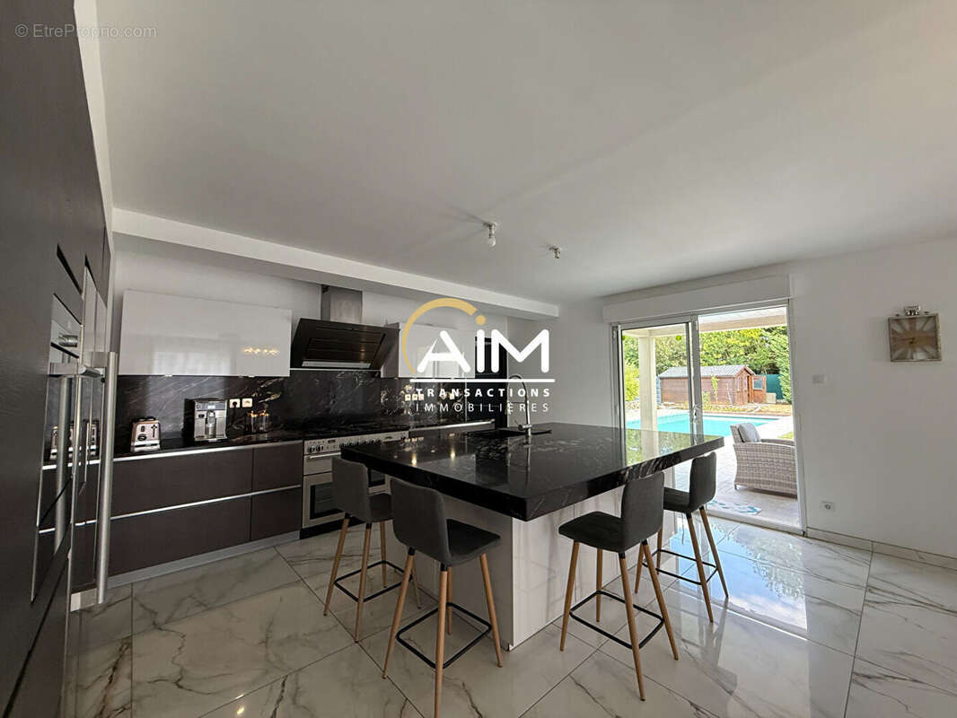 Maison à SAINT-CYR-SUR-LOIRE