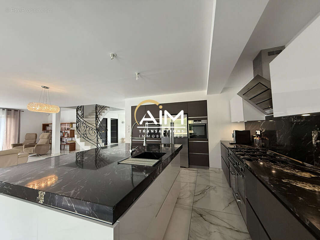 Maison à SAINT-CYR-SUR-LOIRE