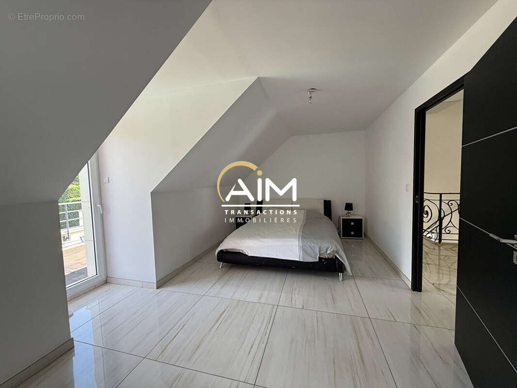 Maison à SAINT-CYR-SUR-LOIRE